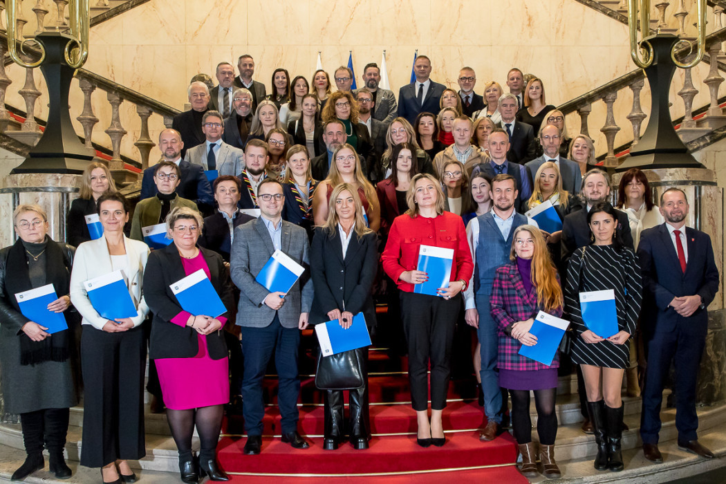 Wręcznie listów gratulacyjnych działanie 10.24