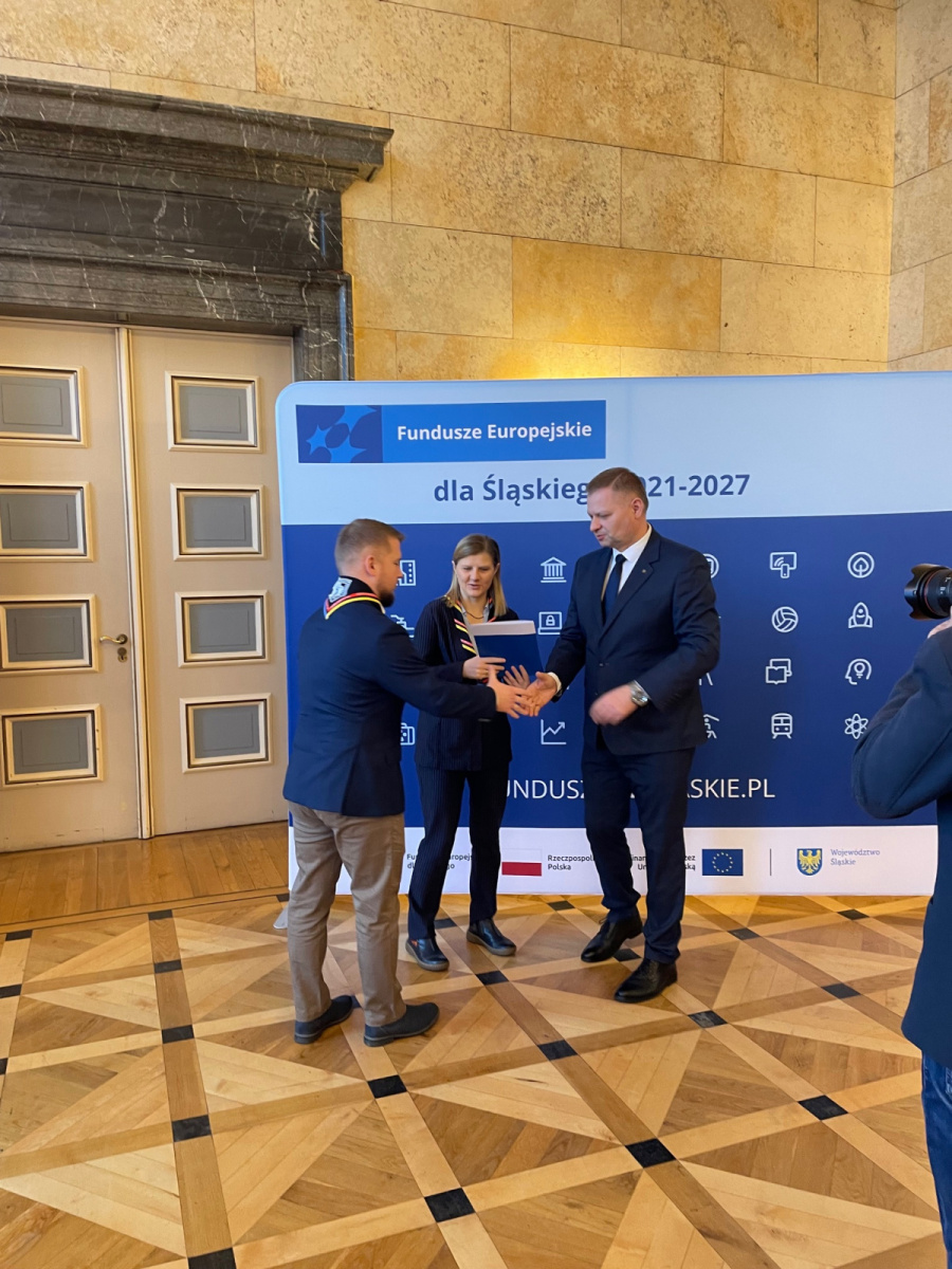 Wręcznie listów gratulacyjnych działanie 10.24..